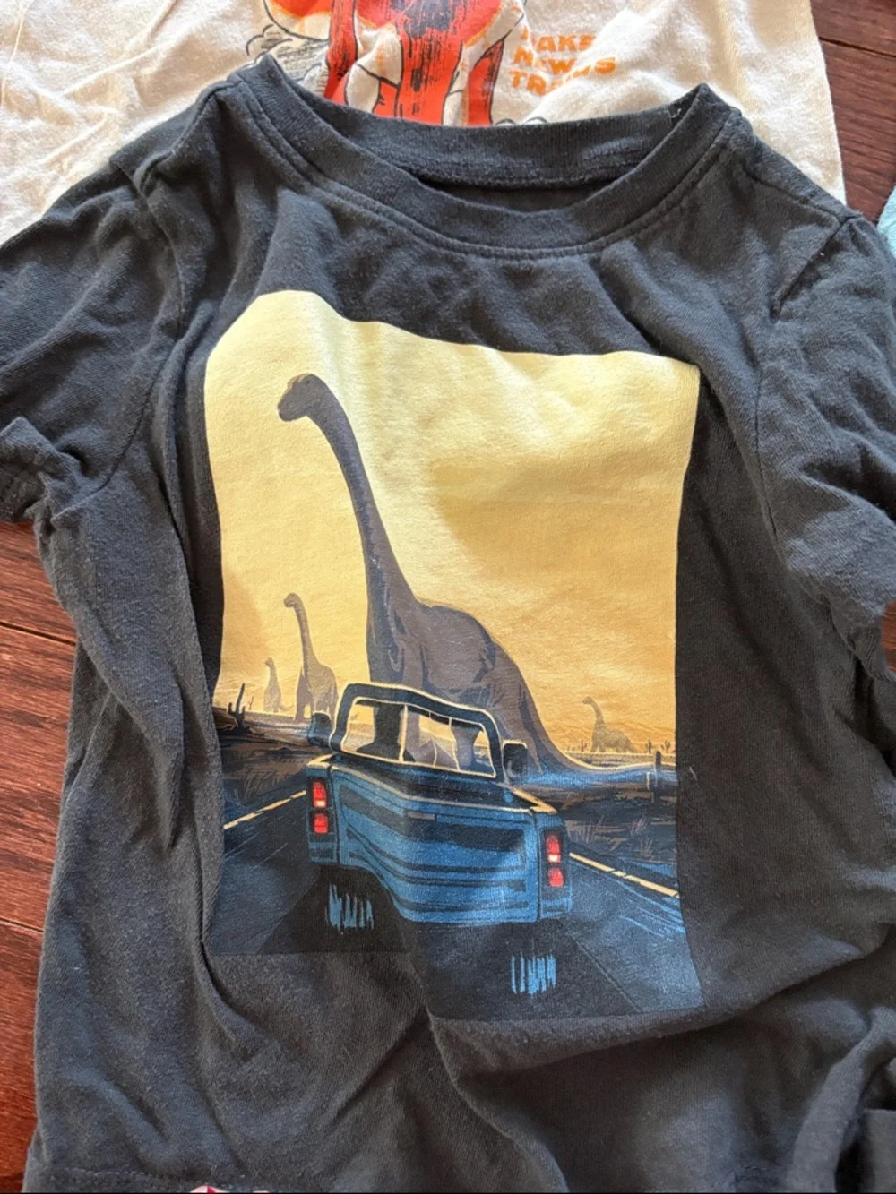 Old Navy t shirt bundle 2t - Picture 4 of 5